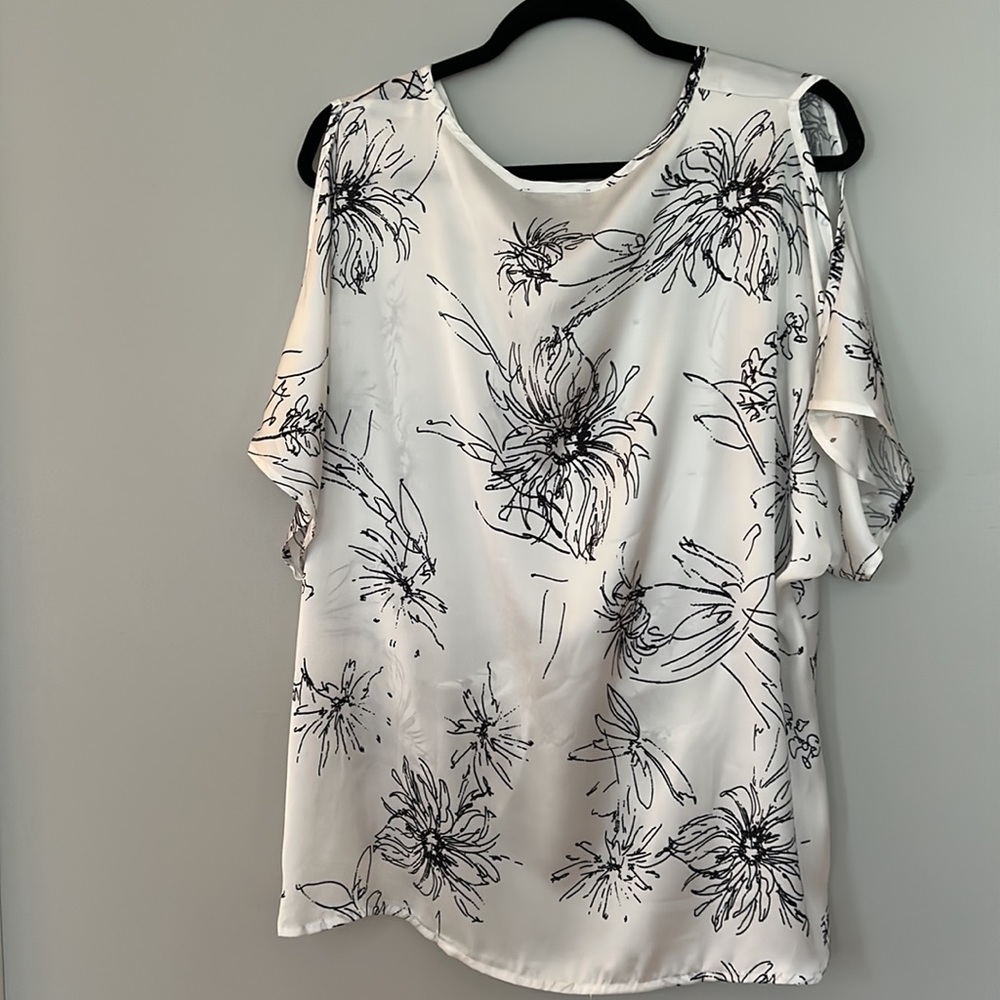 Cold shoulder top - Picture 5 of 5